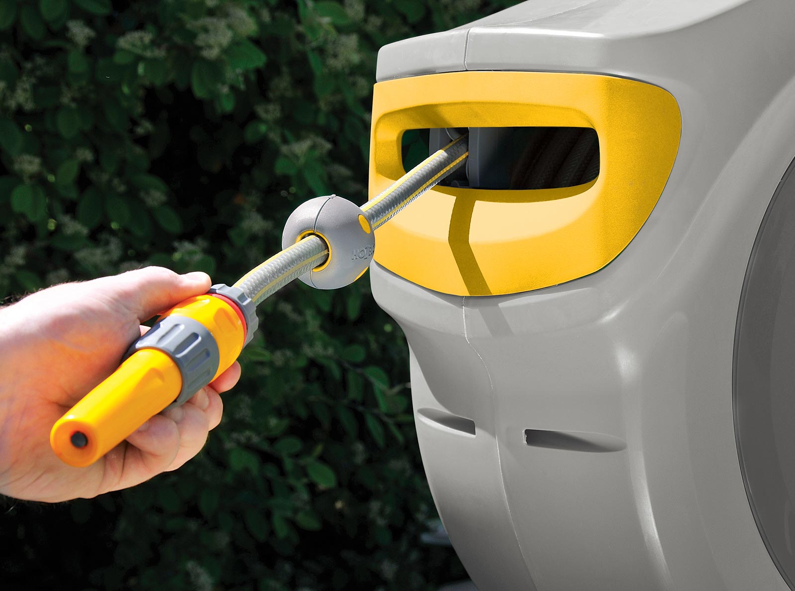 Hozelock Auto Reel 30m Wall Mounted Hose Reel – Automatic Rewind with Premium Anti-Kink Hose